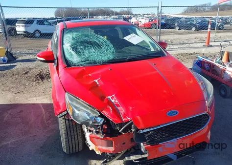 2016 Ford Focus Se z USA, uszkodzony, nr VIN 1FADP3K29GL319117